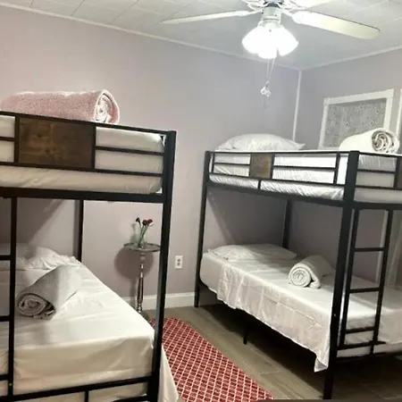 Shared Room For Women - Queen Room - Bunk 5